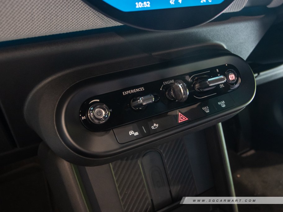 https://i.i-sgcm.com/new_cars/cars/21937/21937_g15