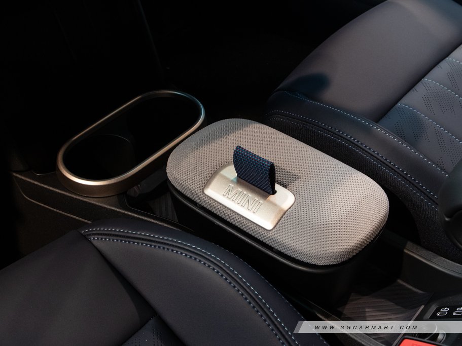 https://i.i-sgcm.com/new_cars/cars/21937/21937_g16
