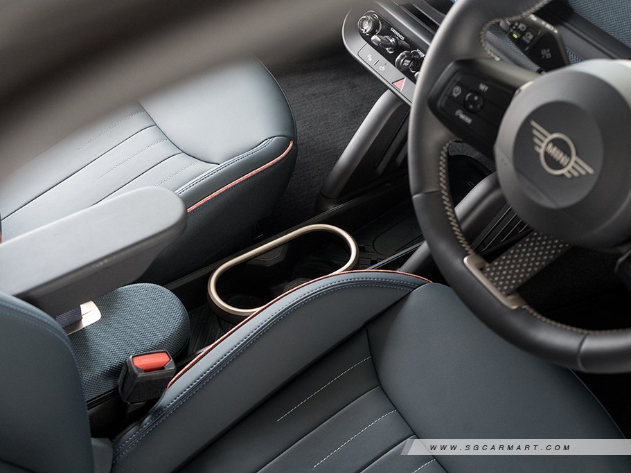https://i.i-sgcm.com/new_cars/cars/21939/21939_g56