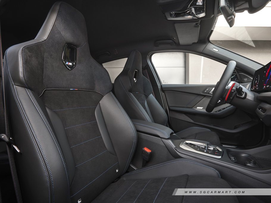 https://i.i-sgcm.com/new_cars/cars/21944/21944_g15
