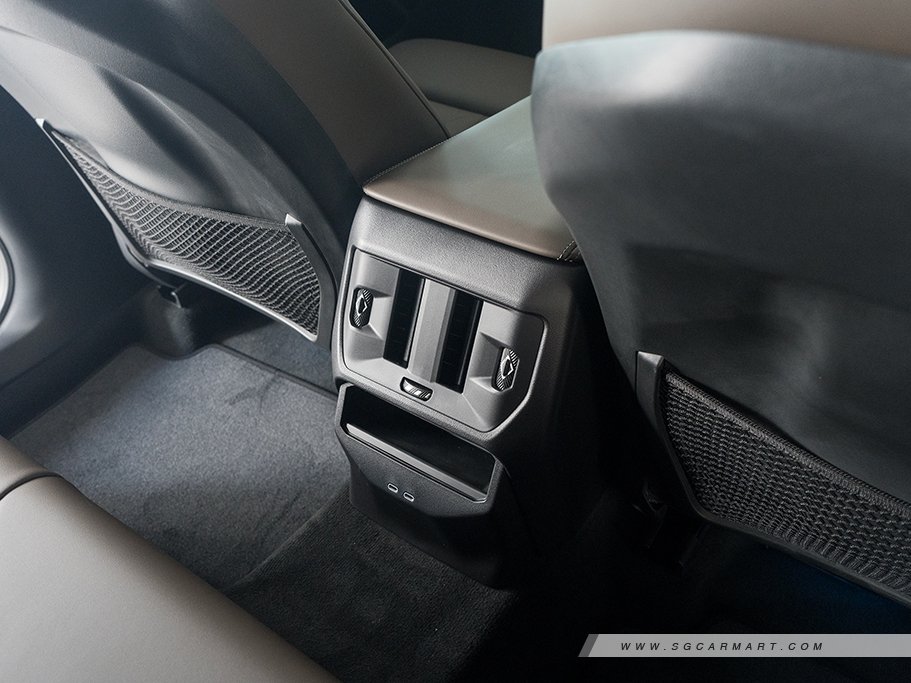 https://i.i-sgcm.com/new_cars/cars/21947/21947_g33