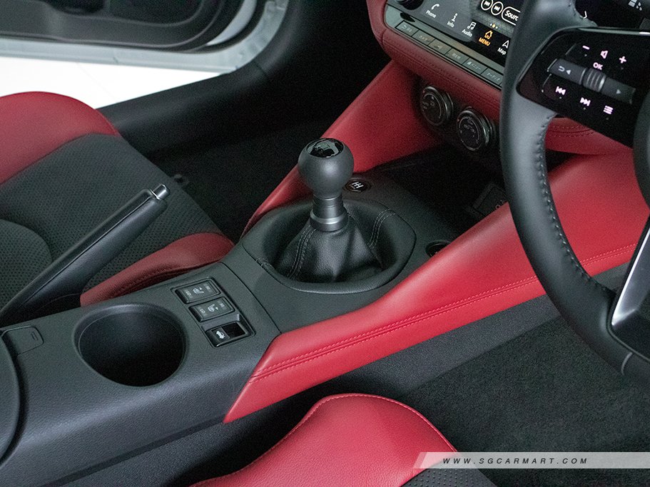 https://i.i-sgcm.com/new_cars/cars/21948/21948_g23