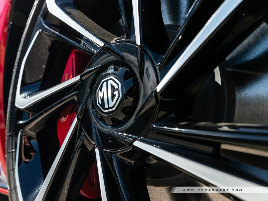 https://i.i-sgcm.com/new_cars/cars/21949/21949_g14