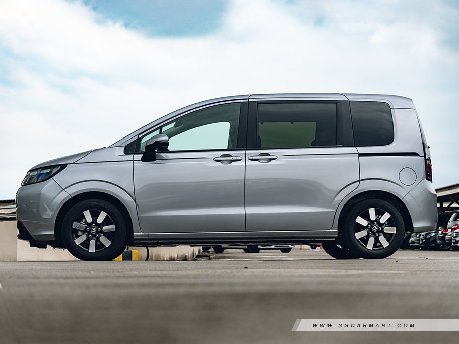 https://i.i-sgcm.com/new_cars/cars/21951/21951_g17