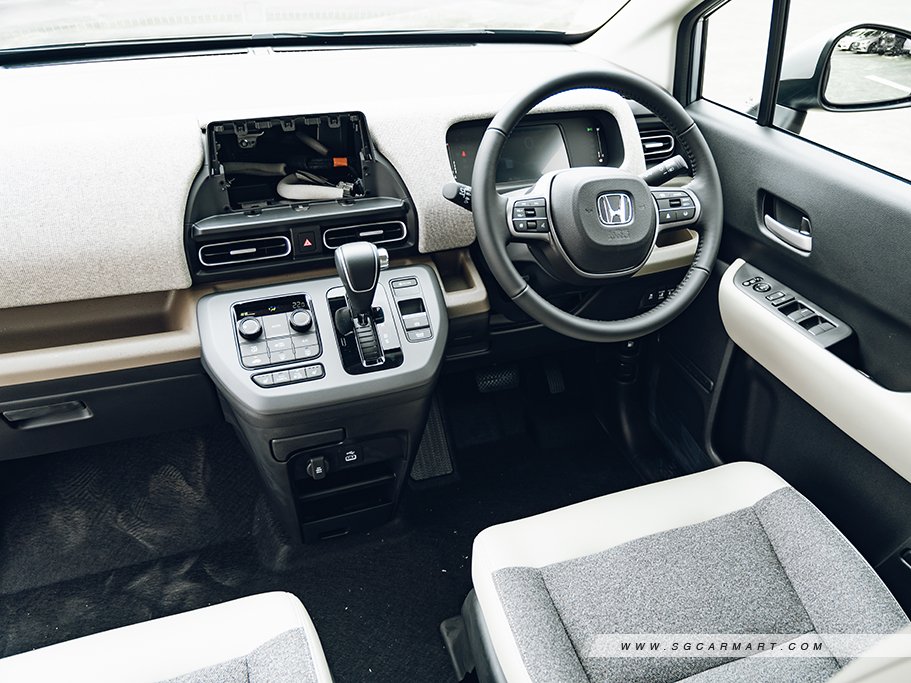 https://i.i-sgcm.com/new_cars/cars/21951/21951_g23