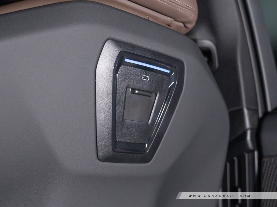 https://i.i-sgcm.com/new_cars/cars/21952/21952_g11