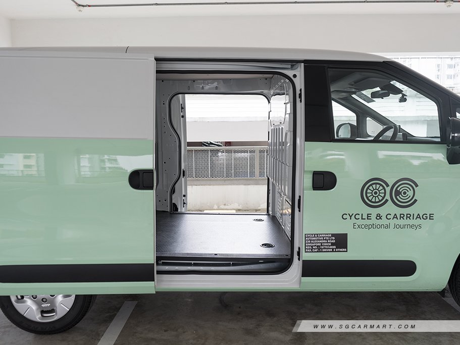 https://i.i-sgcm.com/new_cars/cars/21956/21956_g29