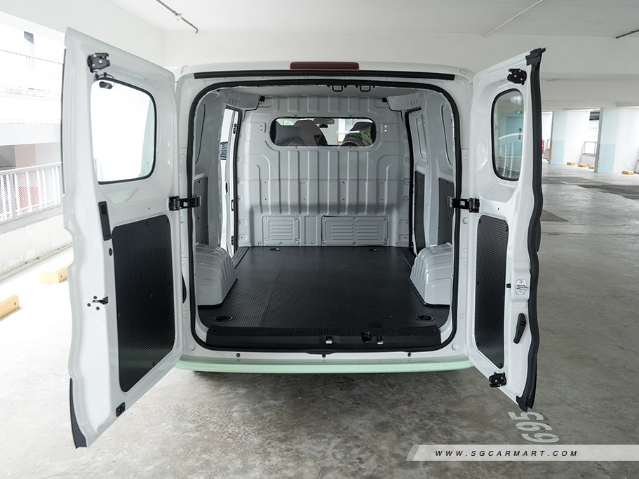 https://i.i-sgcm.com/new_cars/cars/21956/21956_g31