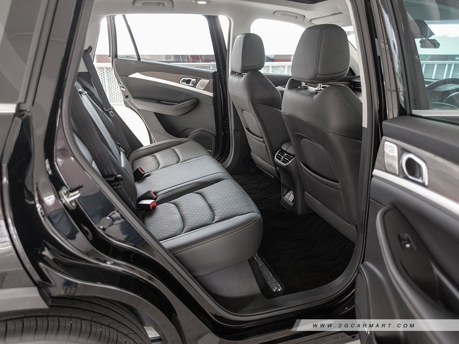 https://i.i-sgcm.com/new_cars/cars/21964/21964_g33