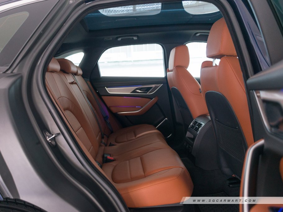 https://i.i-sgcm.com/new_cars/cars/21969/21969_g46