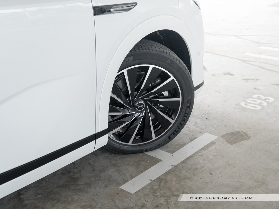 https://i.i-sgcm.com/new_cars/cars/21970/21970_g12