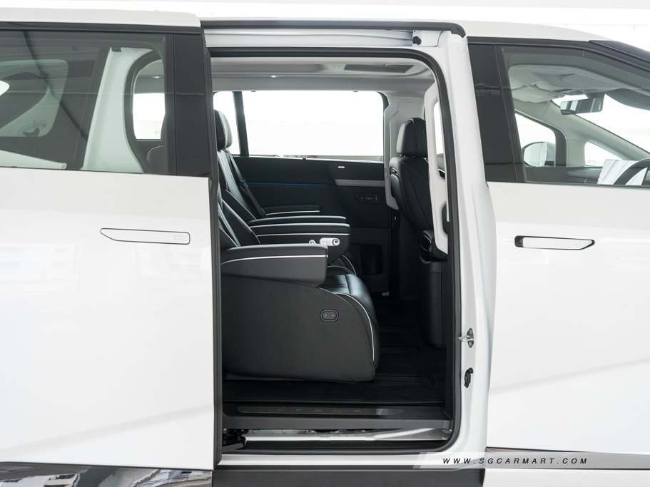 https://i.i-sgcm.com/new_cars/cars/21970/21970_g30