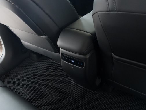 https://i.i-sgcm.com/new_cars/cars/21973/21973_g44