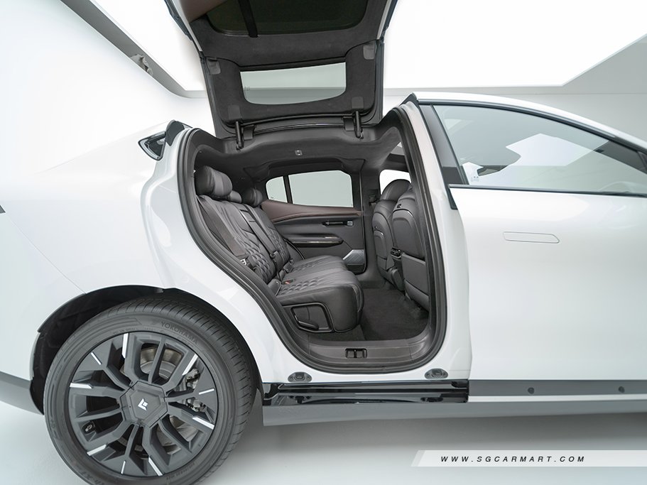https://i.i-sgcm.com/new_cars/cars/21974/21974_g22