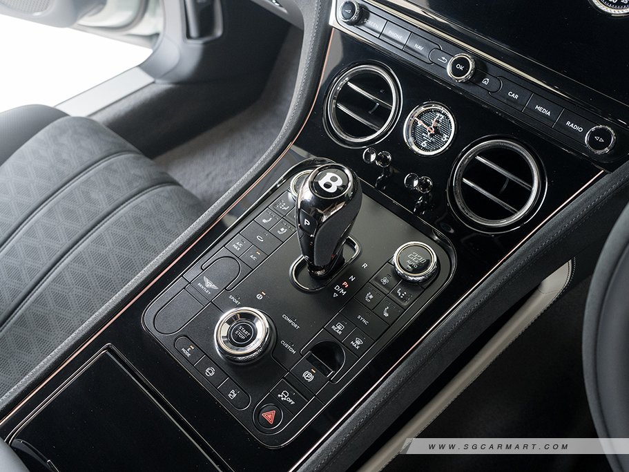 https://i.i-sgcm.com/new_cars/cars/21975/21975_g32