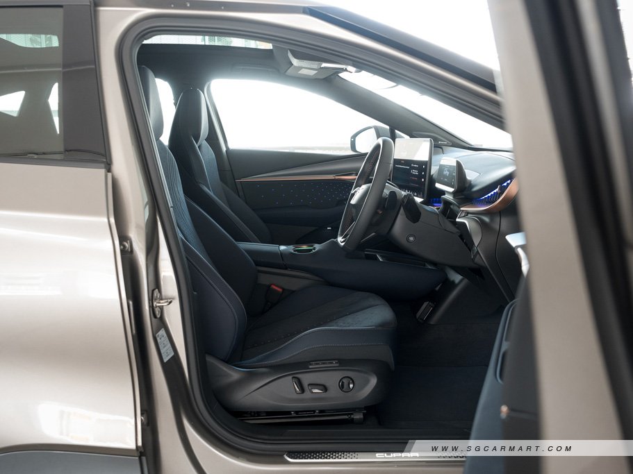 https://i.i-sgcm.com/new_cars/cars/21982/21982_g37