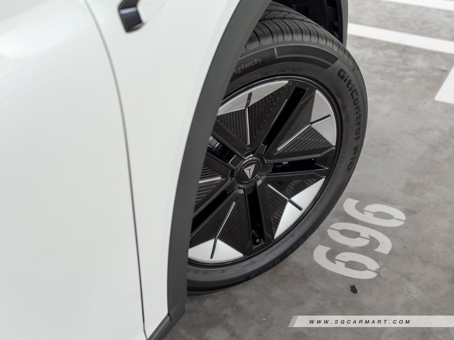 https://i.i-sgcm.com/new_cars/cars/21984/21984_g21