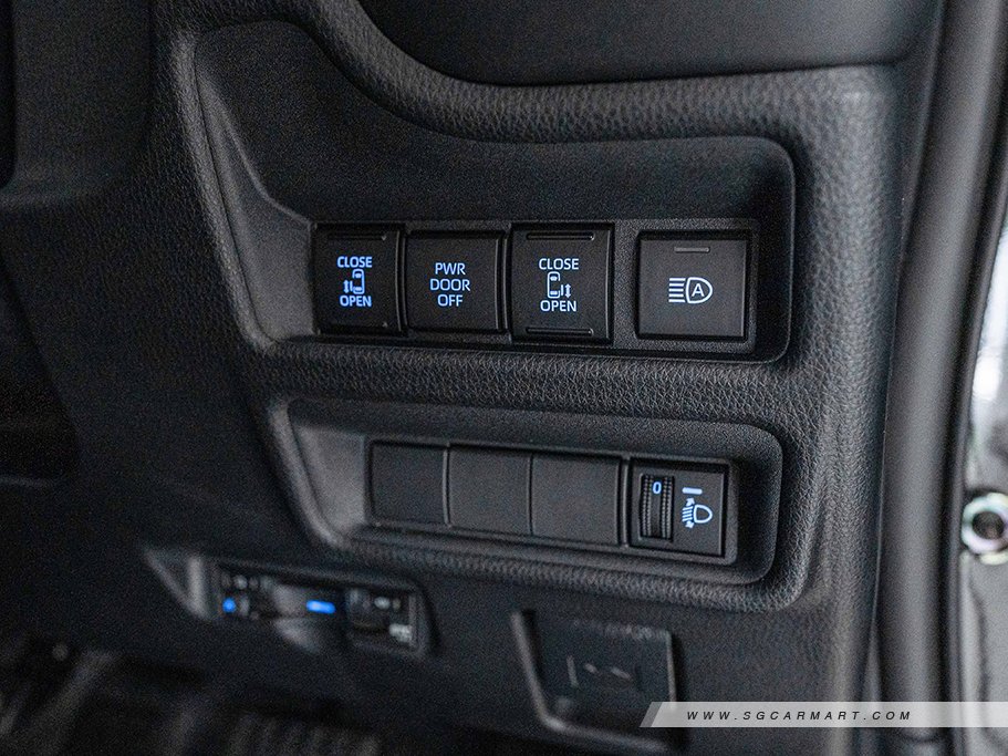 https://i.i-sgcm.com/new_cars/cars/21987/21987_g16