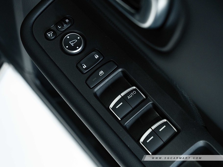 https://i.i-sgcm.com/new_cars/cars/21988/21988_g21