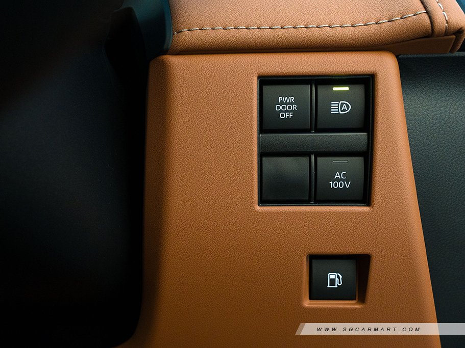 https://i.i-sgcm.com/new_cars/cars/21989/21989_g18