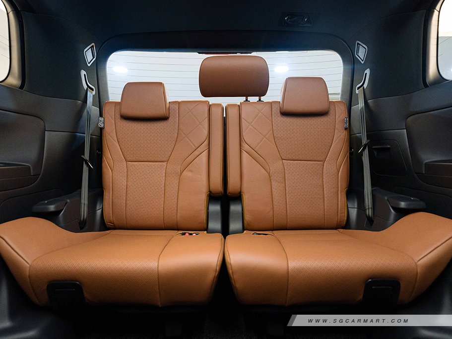 https://i.i-sgcm.com/new_cars/cars/21989/21989_g29
