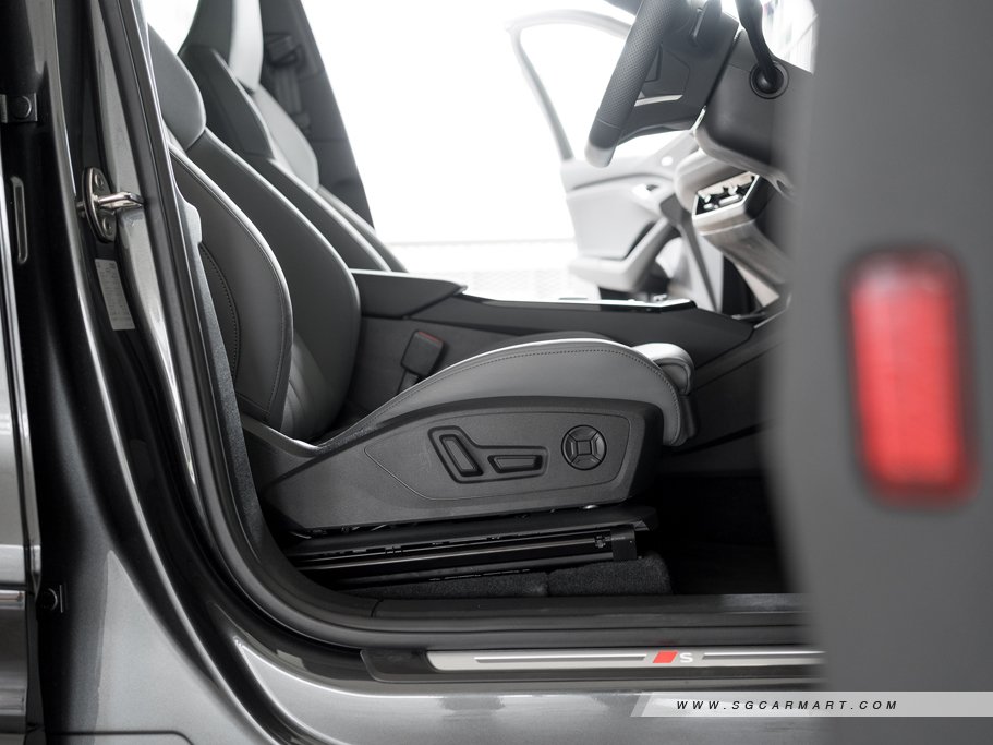 https://i.i-sgcm.com/new_cars/cars/21992/21992_g55