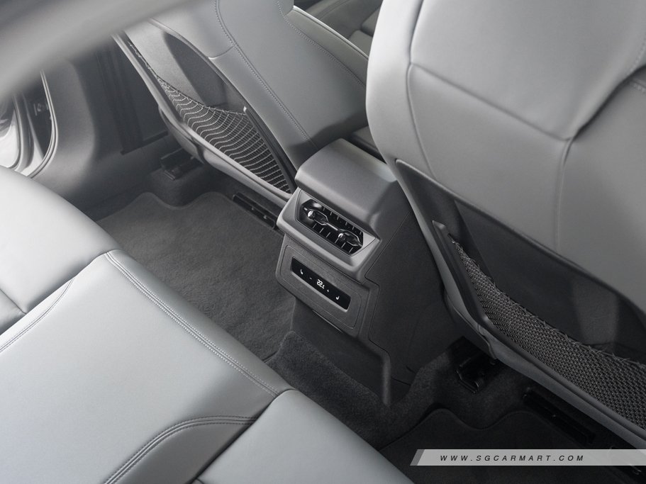 https://i.i-sgcm.com/new_cars/cars/21992/21992_g58