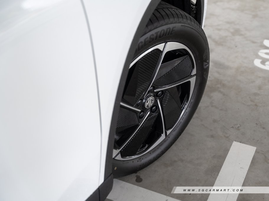 https://i.i-sgcm.com/new_cars/cars/21996/21996_g21