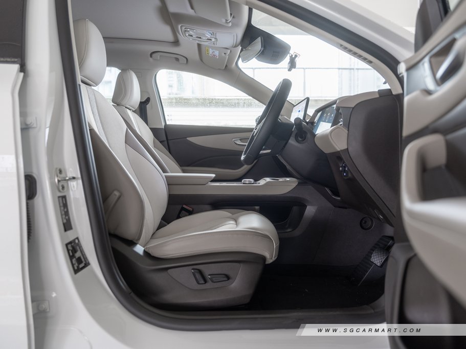 https://i.i-sgcm.com/new_cars/cars/21996/21996_g33