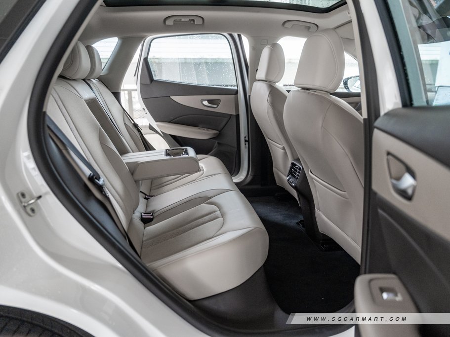 https://i.i-sgcm.com/new_cars/cars/21996/21996_g34