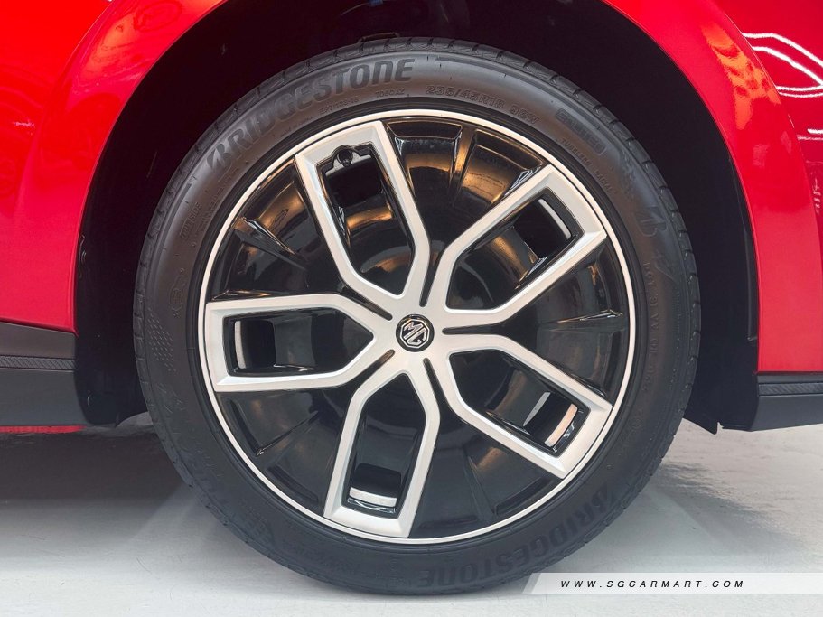 https://i.i-sgcm.com/new_cars/cars/21998/21998_g7