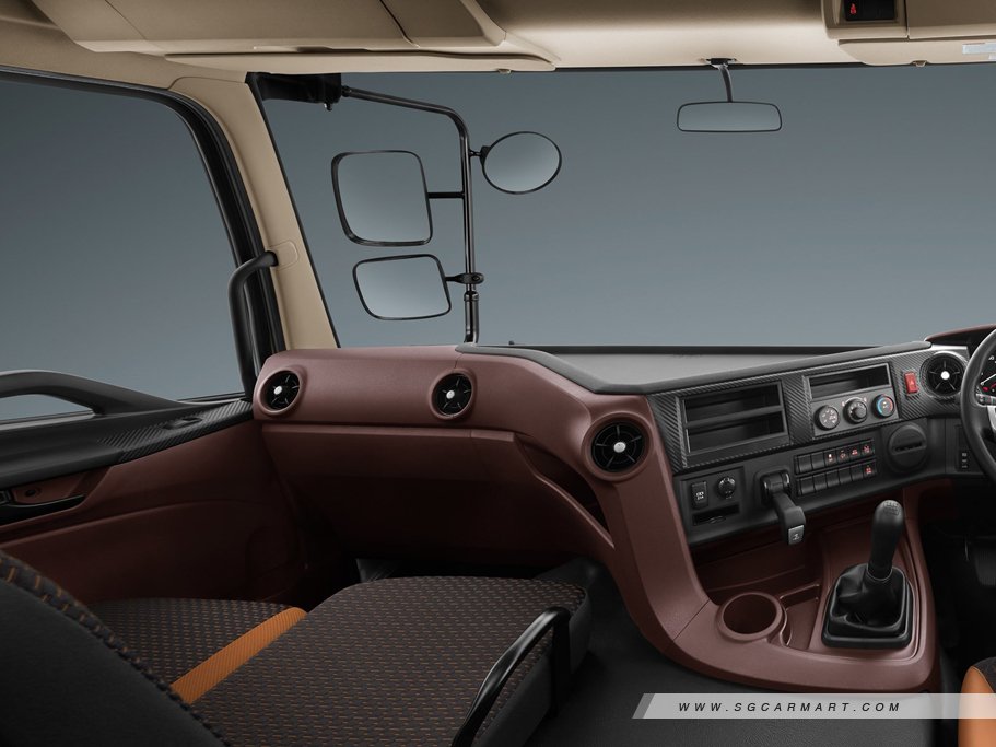 https://i.i-sgcm.com/new_cars/cars/21999/21999_g8