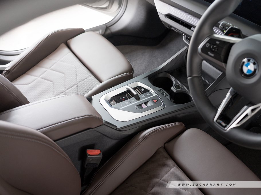 https://i.i-sgcm.com/new_cars/cars/22002/22002_g26