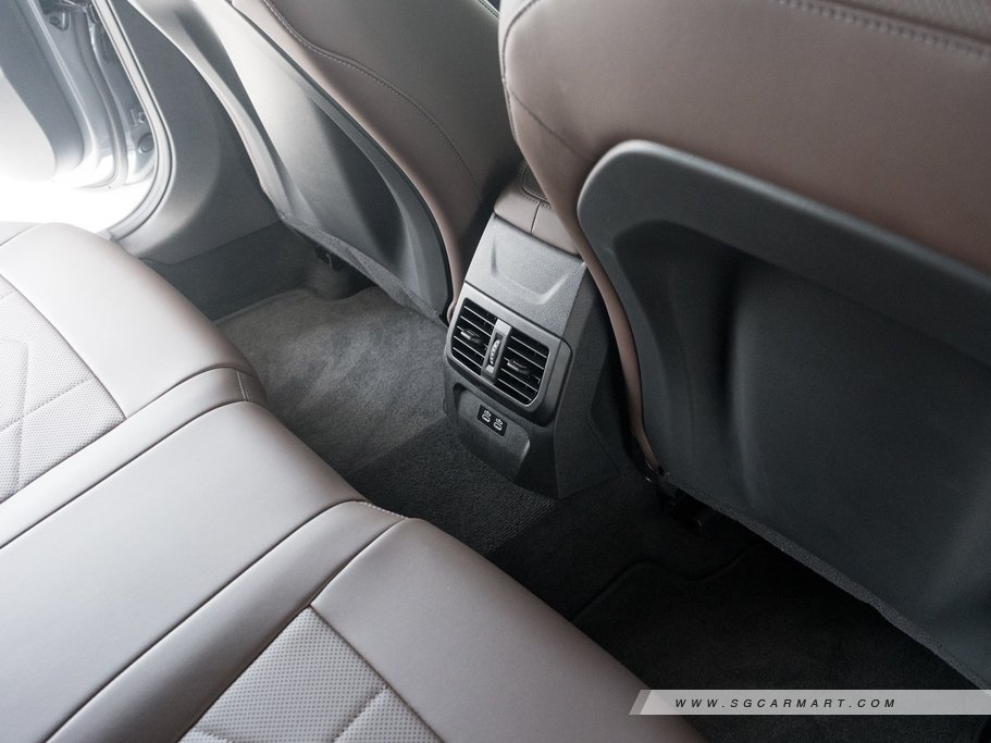 https://i.i-sgcm.com/new_cars/cars/22002/22002_g33