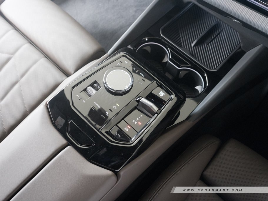 https://i.i-sgcm.com/new_cars/cars/22003/22003_g25