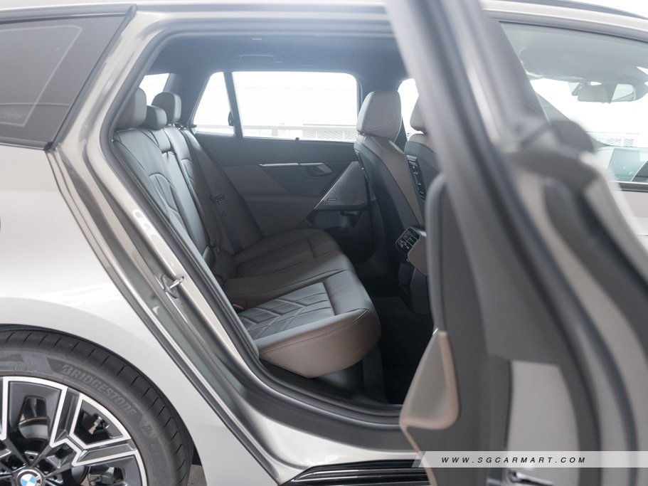 https://i.i-sgcm.com/new_cars/cars/22003/22003_g32