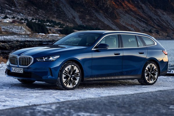 BMW 5 Series Touring Mild Hybrid image