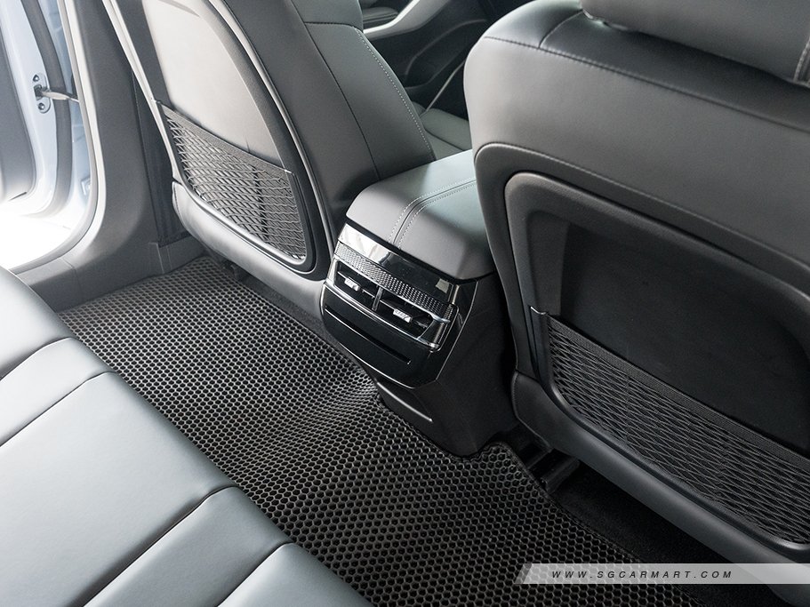 https://i.i-sgcm.com/new_cars/cars/22022/22022_g30