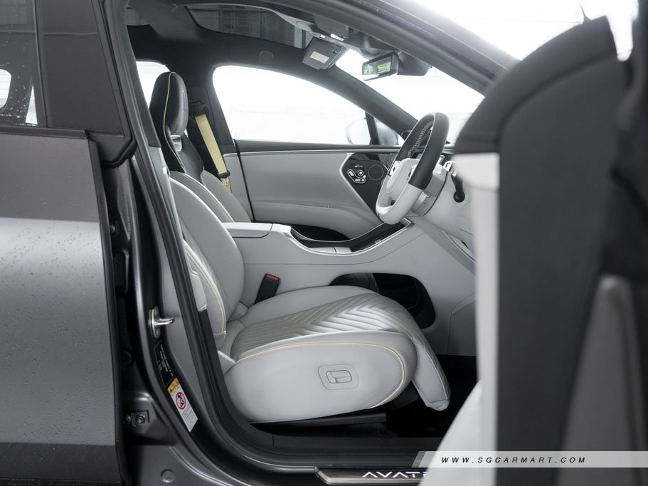 https://i.i-sgcm.com/new_cars/cars/22026/22026_g33