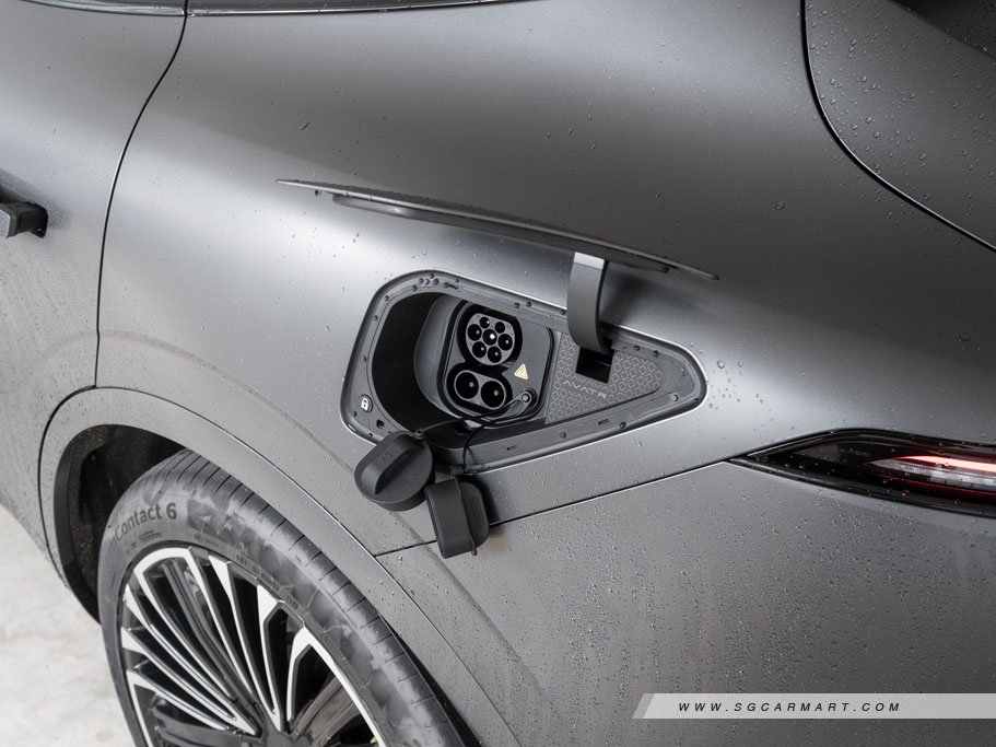 https://i.i-sgcm.com/new_cars/cars/22026/22026_g38