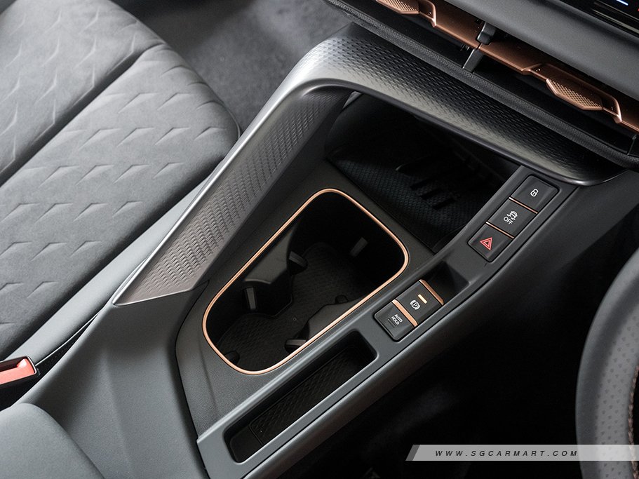 https://i.i-sgcm.com/new_cars/cars/22031/22031_g32