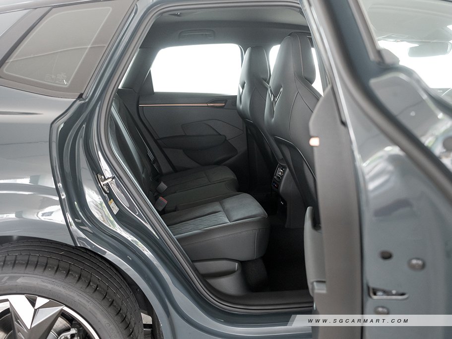https://i.i-sgcm.com/new_cars/cars/22031/22031_g37