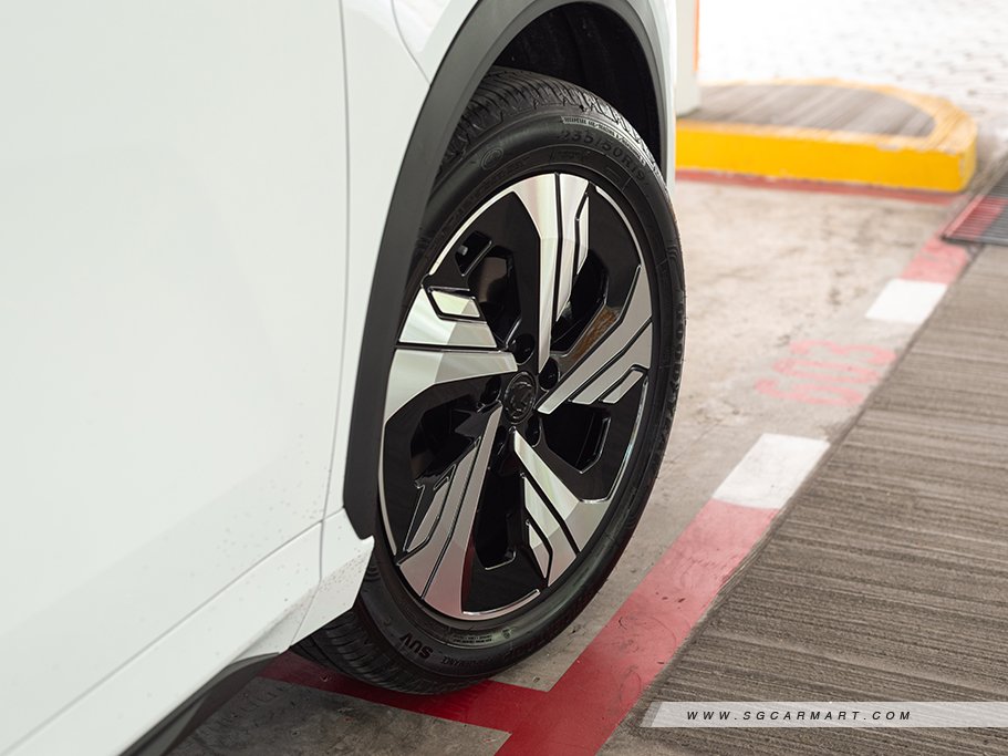 https://i.i-sgcm.com/new_cars/cars/22034/22034_g77