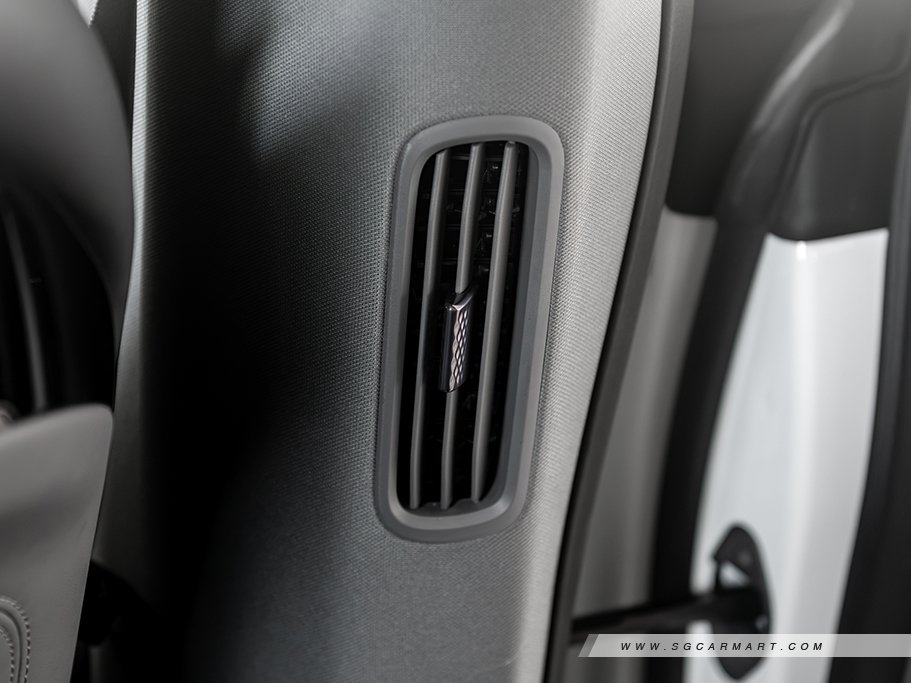 https://i.i-sgcm.com/new_cars/cars/22040/22040_g58