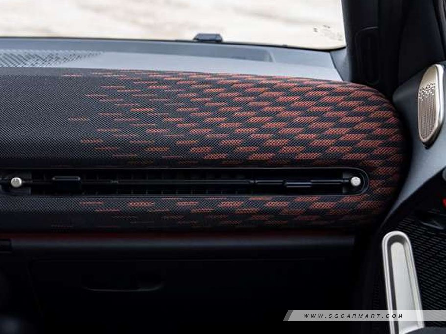 https://i.i-sgcm.com/new_cars/cars/22044/22044_g16