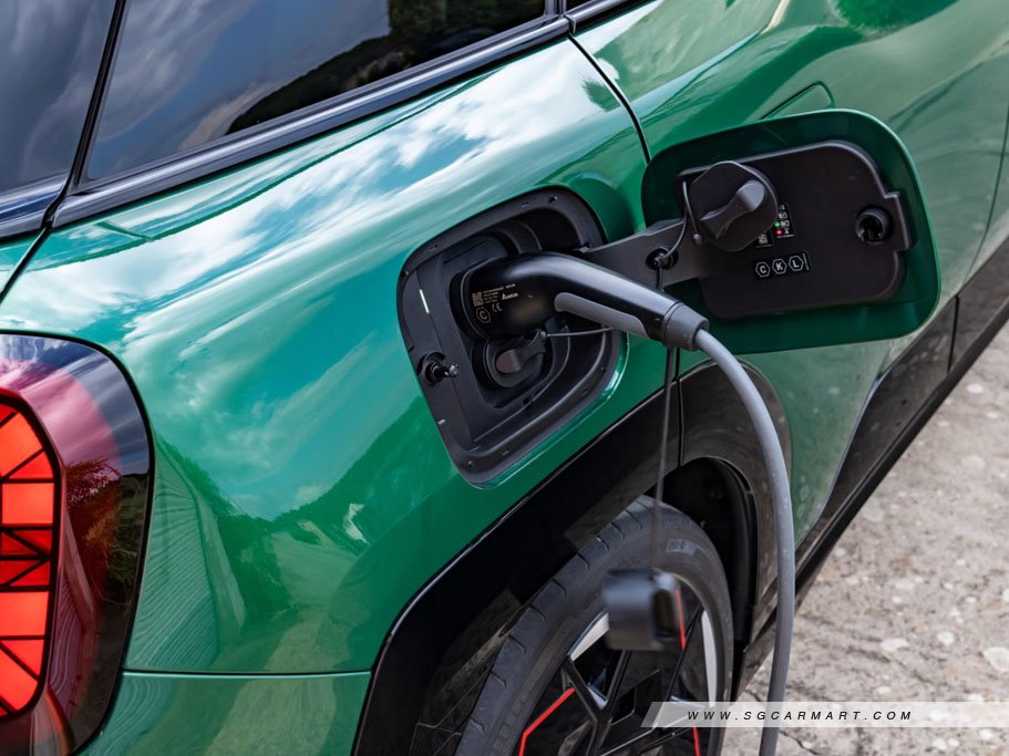 https://i.i-sgcm.com/new_cars/cars/22044/22044_g18