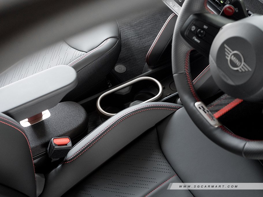 https://i.i-sgcm.com/new_cars/cars/22044/22044_g32