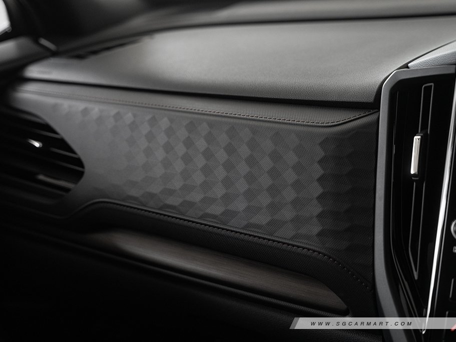 https://i.i-sgcm.com/new_cars/cars/22046/22046_g23