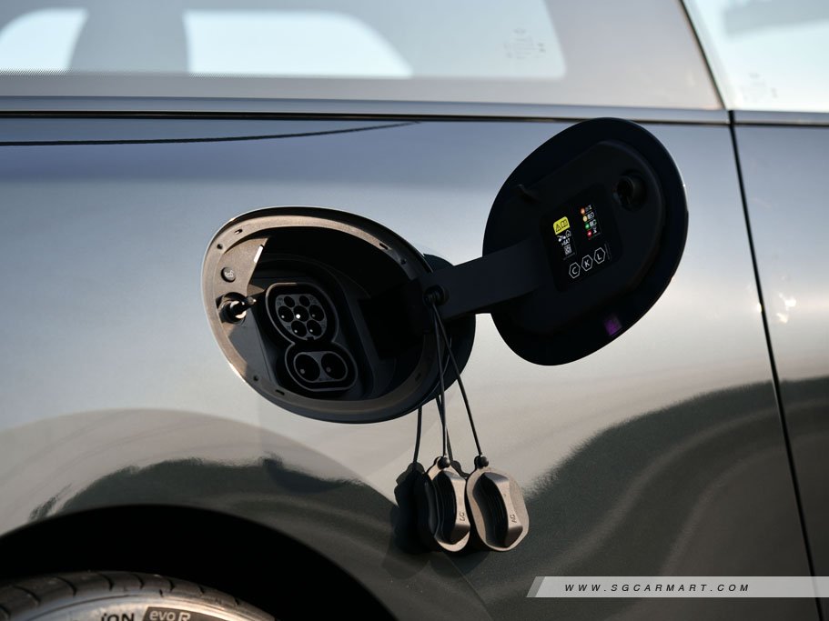 https://i.i-sgcm.com/new_cars/cars/22048/22048_g12