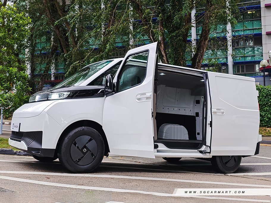 https://i.i-sgcm.com/new_cars/cars/22050/22050_g11
